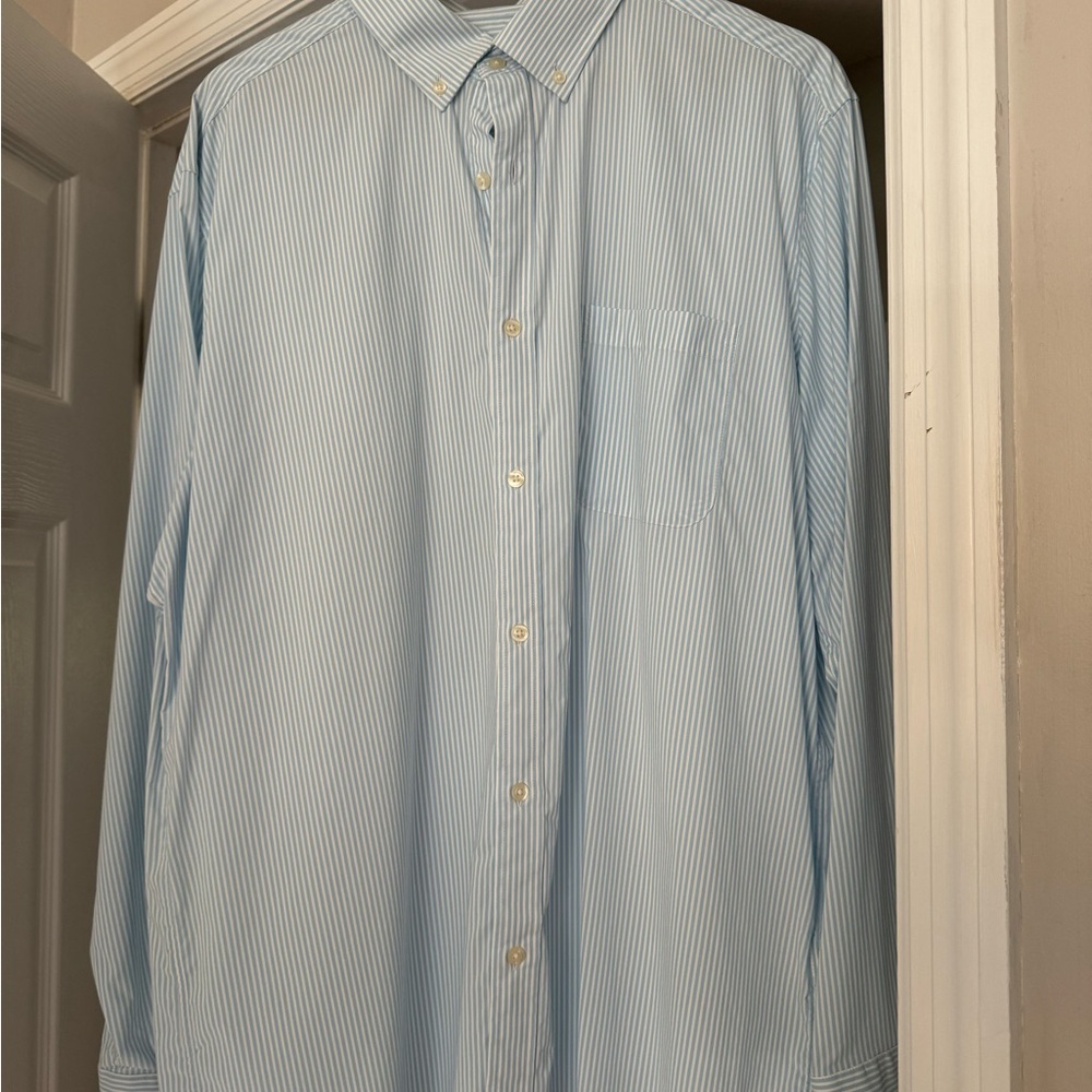 Vineyard Vines Blue and White Casual Button Down Shirt